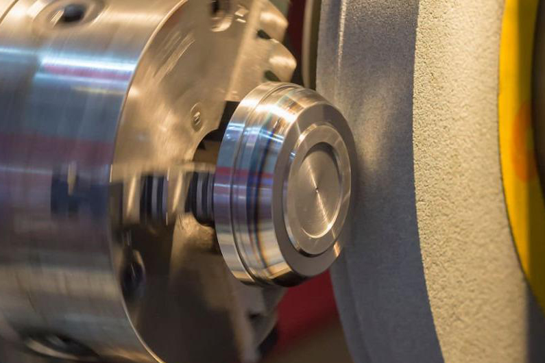 Metal CNC Machining: Processes, Materials, Applications, and Key Advantages 1 In metal CNC machining, rotating cutting tools precisely remove material from a metal workpiece to create the desired shape. Computer-controlled machines ensure consistent accuracy, making CNC machining ideal for producing high-precision metal parts.