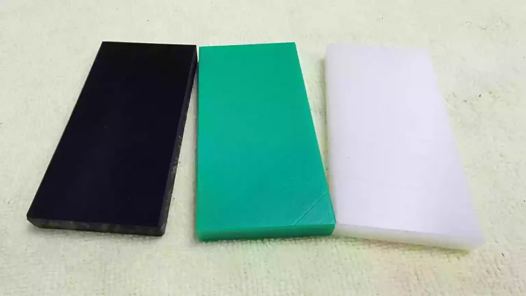 HDPE vs. UHMW-PE: Differences, Machining Challenges, and Selection Guide 1 UHMW-PE material used for high-wear CNC machining components, known for exceptional abrasion resistance and impact strength in sliding applications.